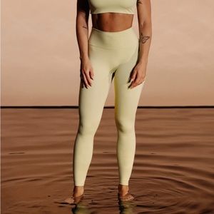 Saski leggings. Very stretchy & very good fabric. Size-XS